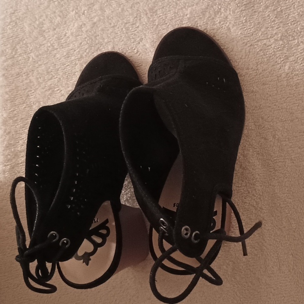 Shoes fergies